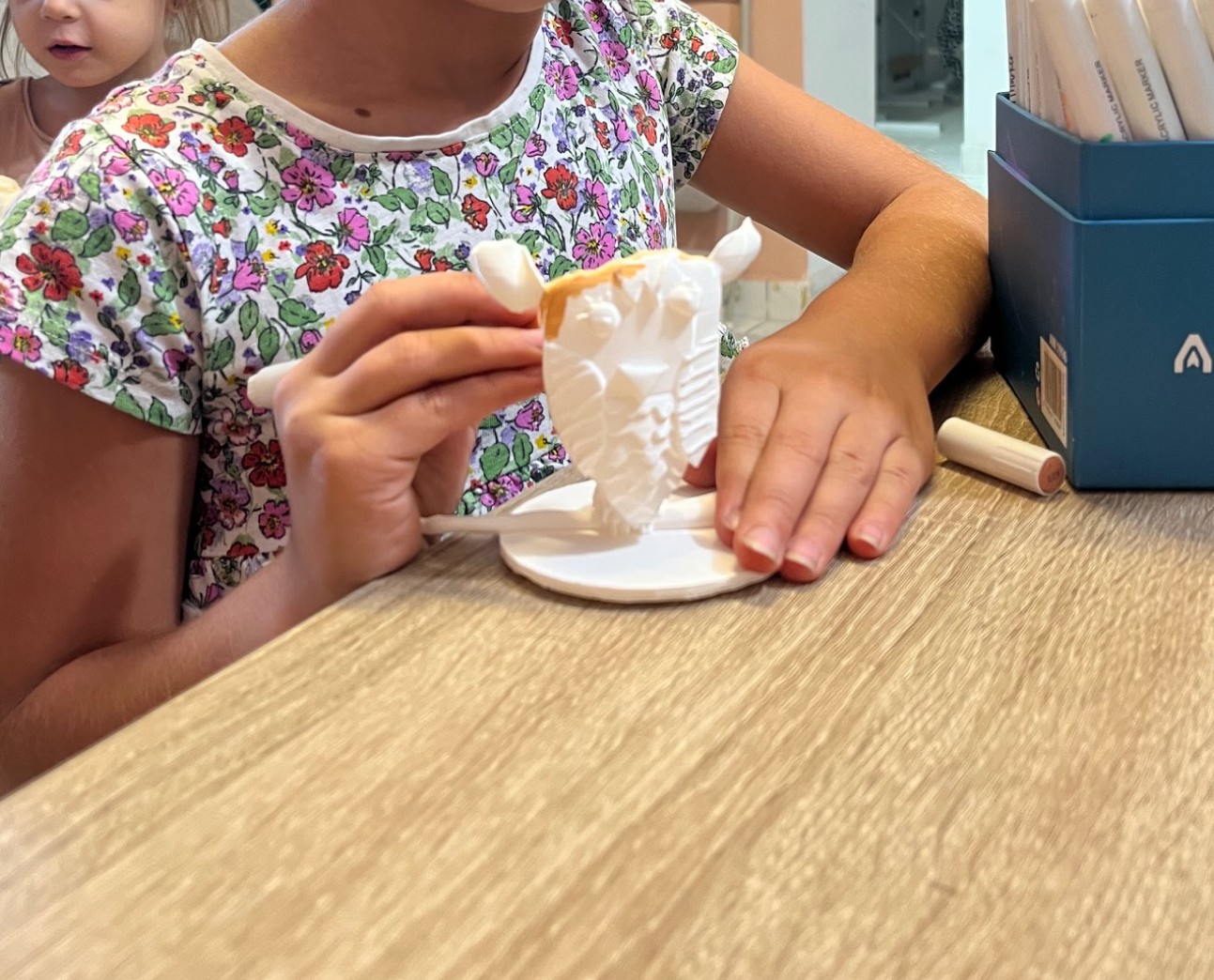 A 3D figura festése, gyermek arca nélkül